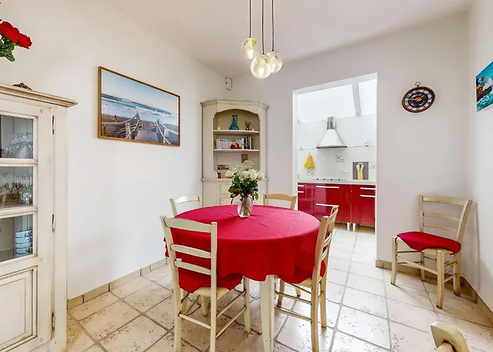2 Bedroom Gorgeous In Royan