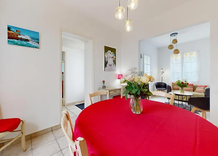 2 Bedroom Gorgeous In Royan