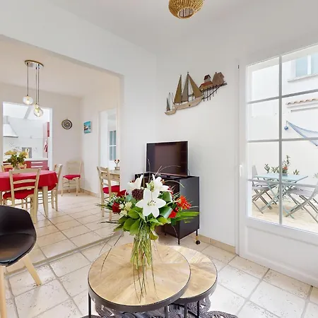 2 Bedroom Gorgeous In Holiday home Royan