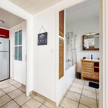 2 Bedroom Gorgeous In Hébergement de vacances Royan