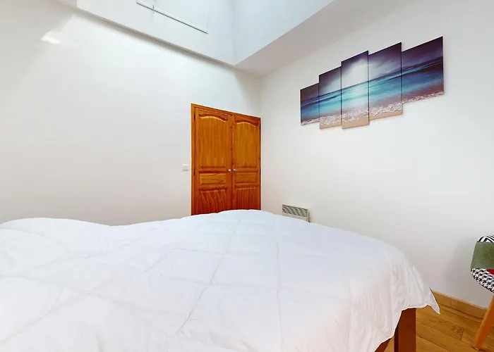 2 Bedroom Gorgeous In Дом отдыха *