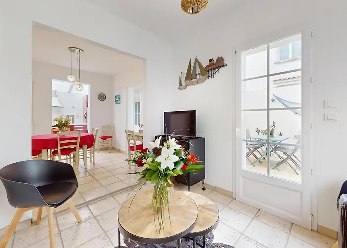 2 Bedroom Gorgeous In Дом отдыха Руайян