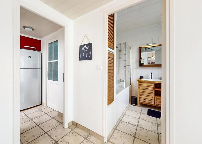 2 Bedroom Gorgeous In Дом отдыха Руайян